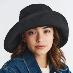 Essential Traveller Hat - Black -Cancer Council Supplies Shop R52BlackTRAVELLERModel 5