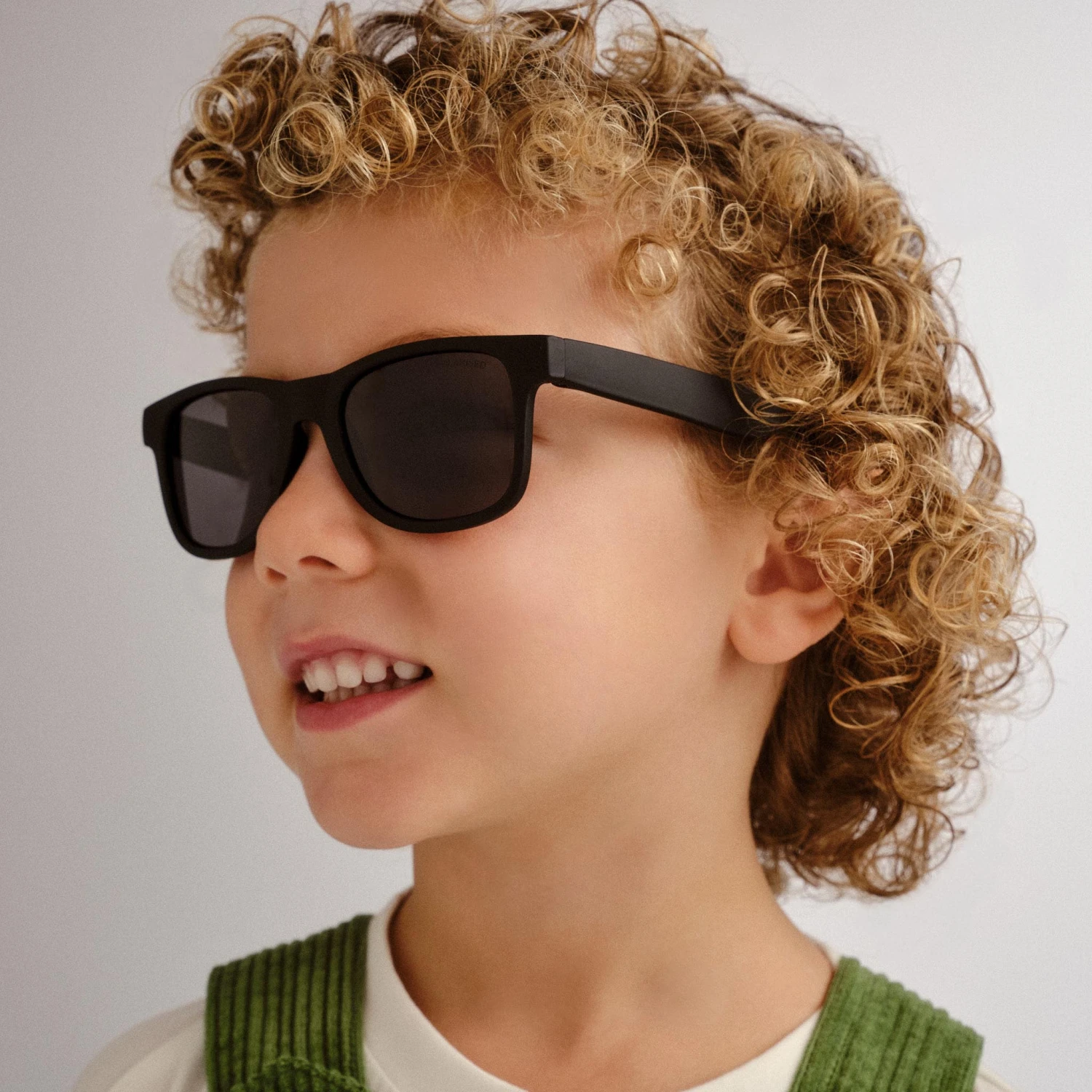 Alligator Sunglasses - Black 4 Alligator Sunglasses - Black - Image 2